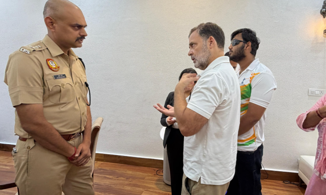 लातूर के स्कूल में बिना परमिशन एंट्री करने, सरकारी में रुकावट डालने और शिक्षPellet Gun Attack Case: ‘यह न्याय की दिशा में पहला कदम’, पैलेट गन मामले में FIR दर्ज होने के बाद राहुल गांधी की पहली प्रतिक्रिया